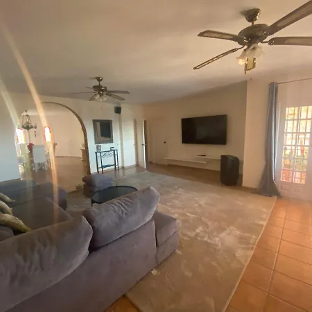 Tranquilla - Sea View With Pool - Walk To - Family And Pet Friendly Feriehus *