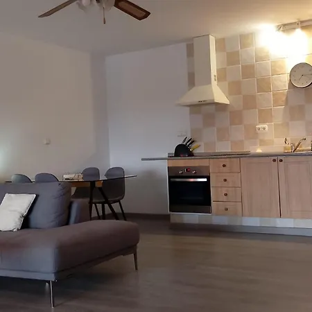 Tranquilla - Sea View With Pool - Walk To - Family And Pet Friendly