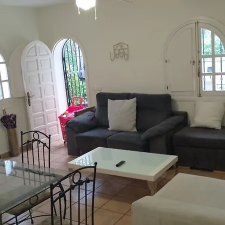 Tranquilla - Sea View With Pool - Walk To - Family And Pet Friendly