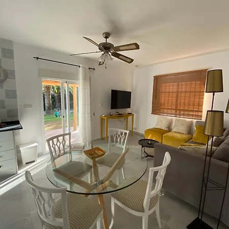 Tranquilla - Sea View With Pool - Walk To - Family And Pet Friendly Feriehus *
