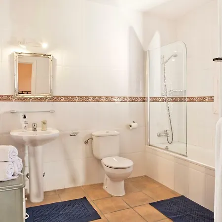 Tranquilla - Sea View With Pool - Walk To - Family And Pet Friendly